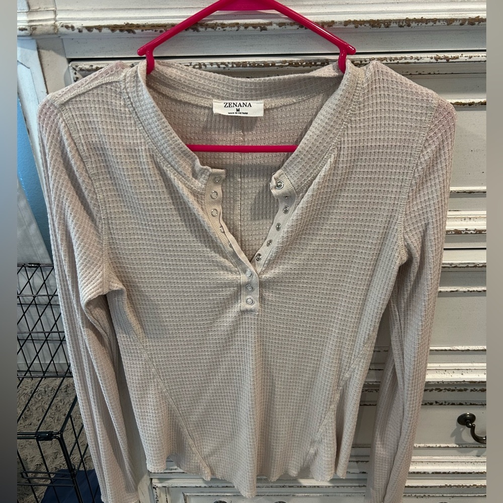Zenana waffle button top in tan